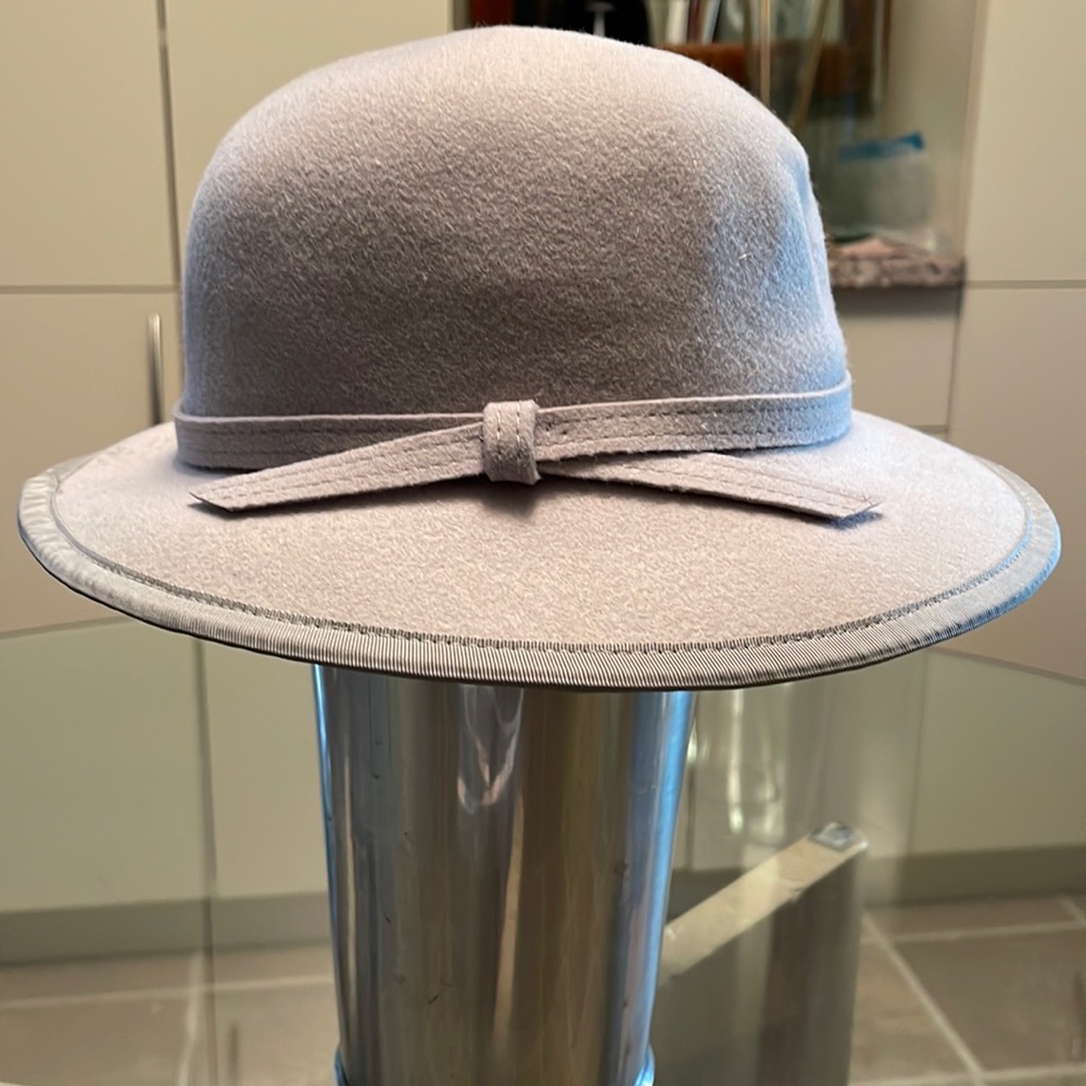 Geo W Bollman, 100% wool Doeskin, grey vintage hat. 21.50” circumference.